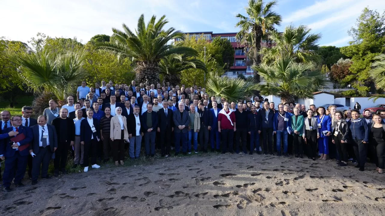 Balıkesir İl Sağlık Müdürü Dr. Miraç Çavdar, İzmir'deki İl Sağlık Müdürleri Toplantısı'na Katıldı
