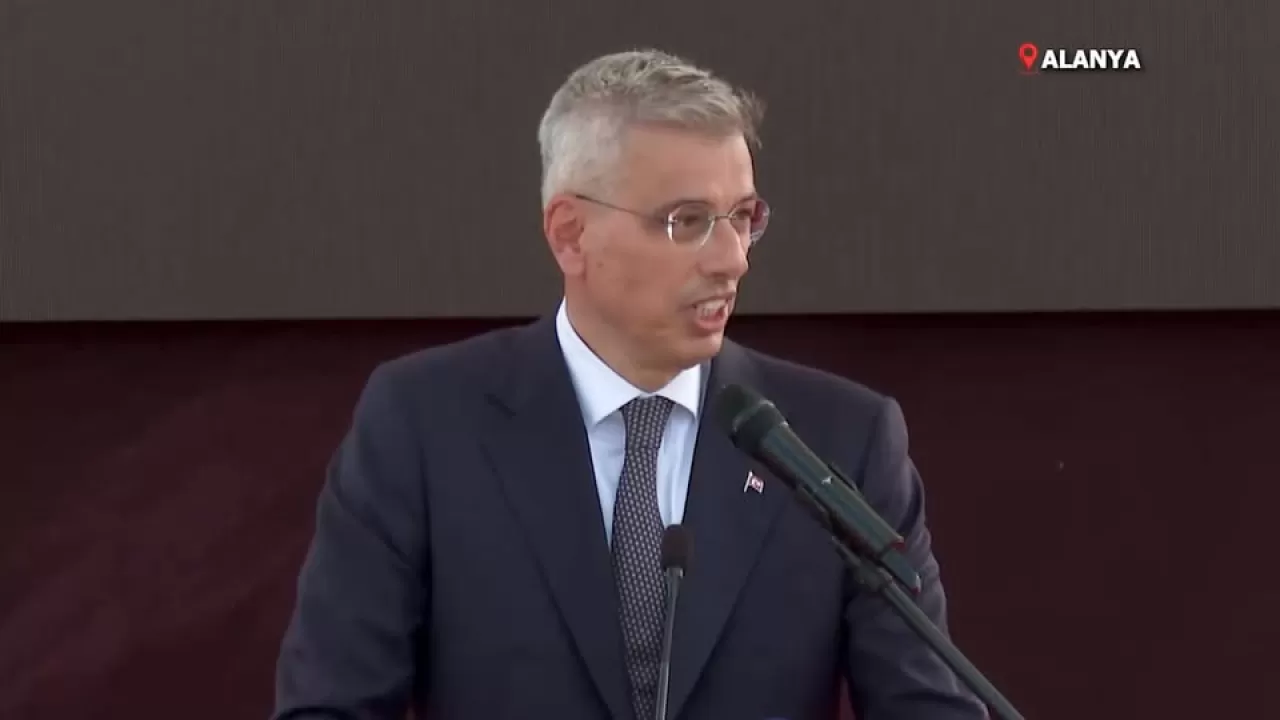 Sağlık Bakanı Memişoğlu, Alanya'da Tıp Fakültesi Öğrencilerine Beyaz Önlüklerini Giydirdi