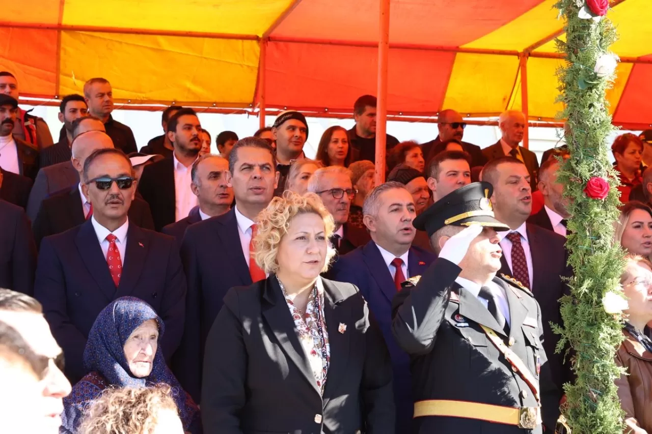 Edirne'de Cumhuriyet Bayramı Coşkusu Sağlık Müdürlüğü ile Yürüyüşte Buluştu