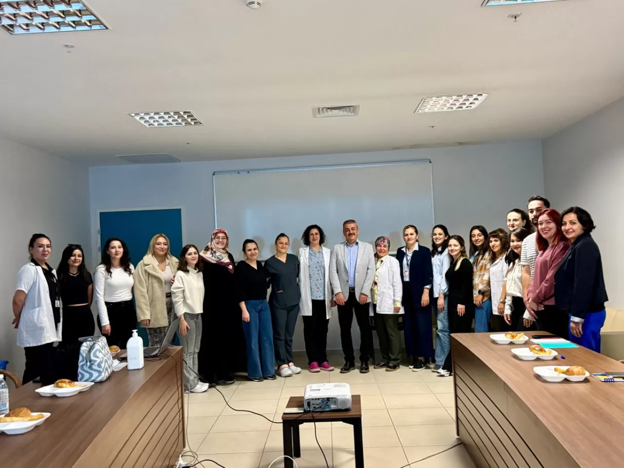 Muğla Eğitim ve Araştırma Hastanesi'nde Yoğun Bakım Hemşireliği Eğitimi Başladı