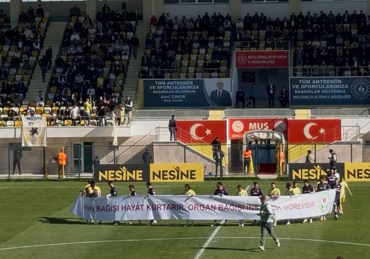 Muş'ta Organ Bağışı Farkındalığı İçin Futbol Sahasına Pankartlarla Çağrı