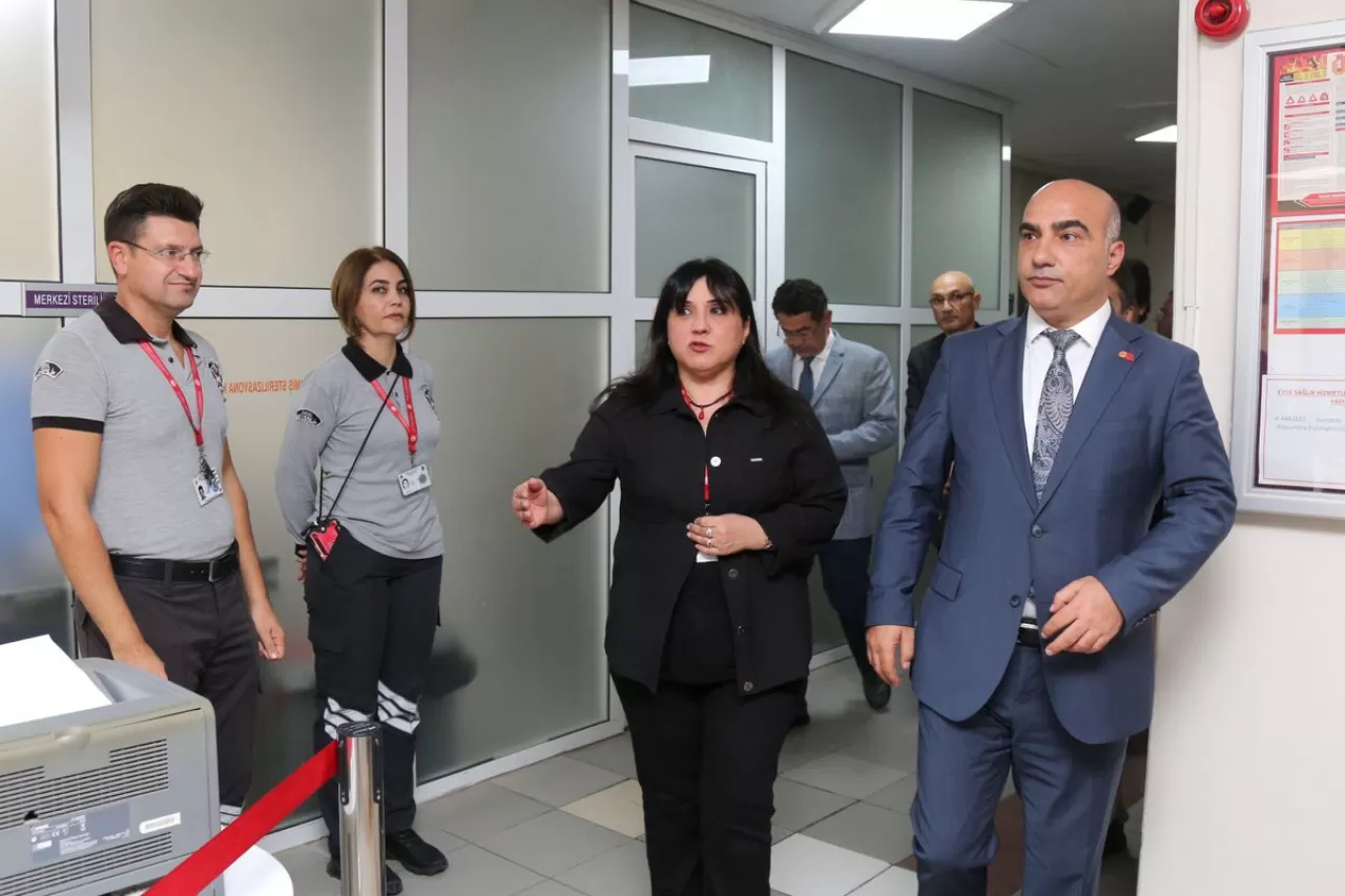 İzmir İl Sağlık Müdürü, Merkez Başhekimliğinde İncelemelerde Bulundu