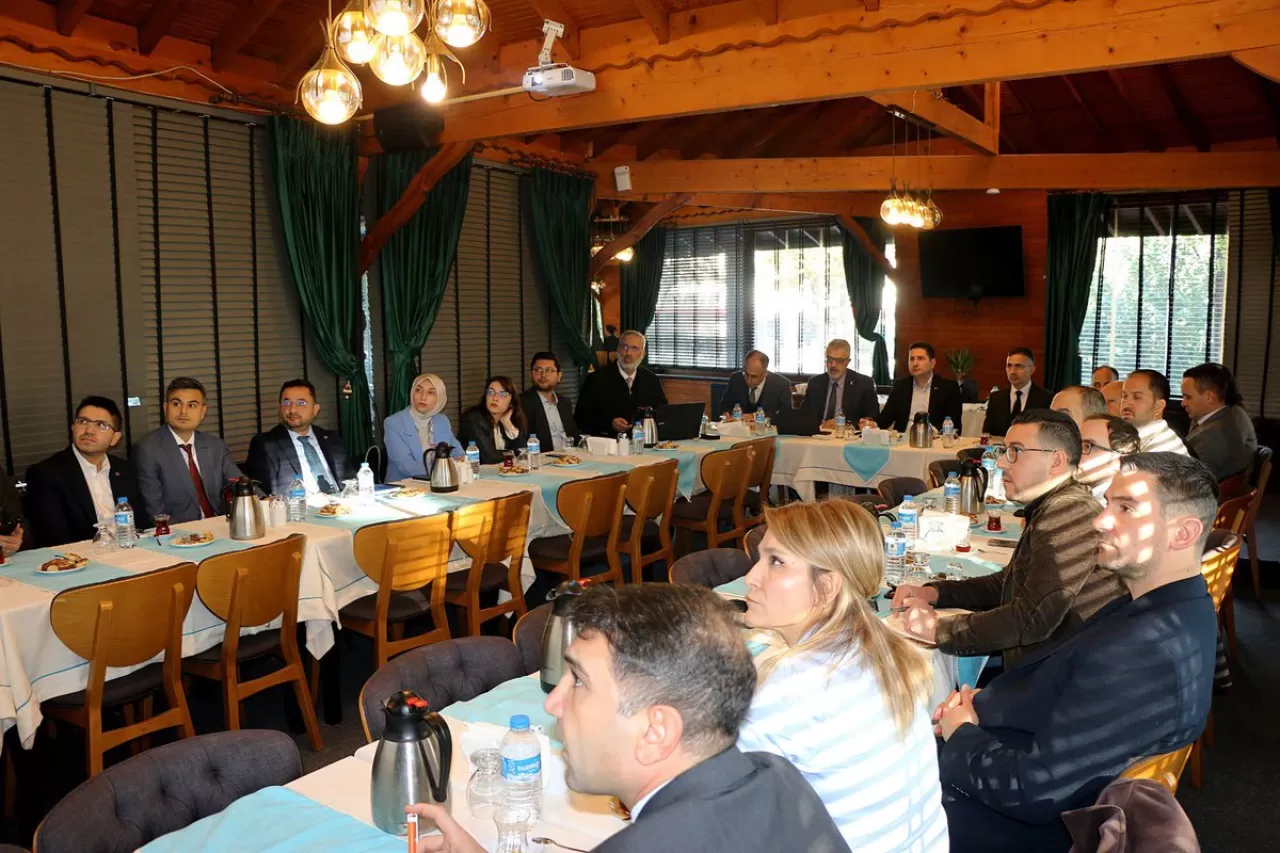 Sakarya'da Kamu Hastaneleri Aylık Değerlendirme Toplantısı Gerçekleştirildi