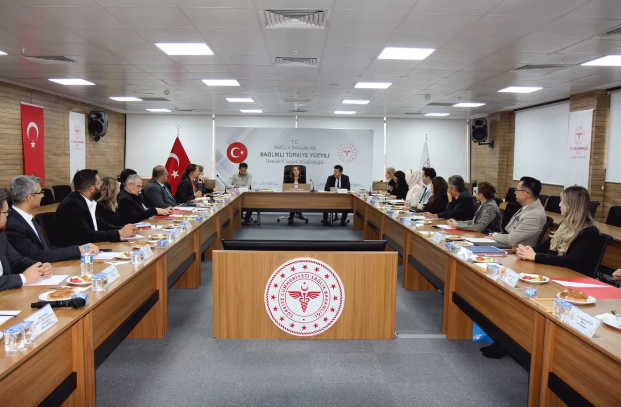 Denizli İl Sağlık Müdürü, Bakanlık Toplantısı Sonrası İlçe Müdürleri ile Bir Araya Geldi