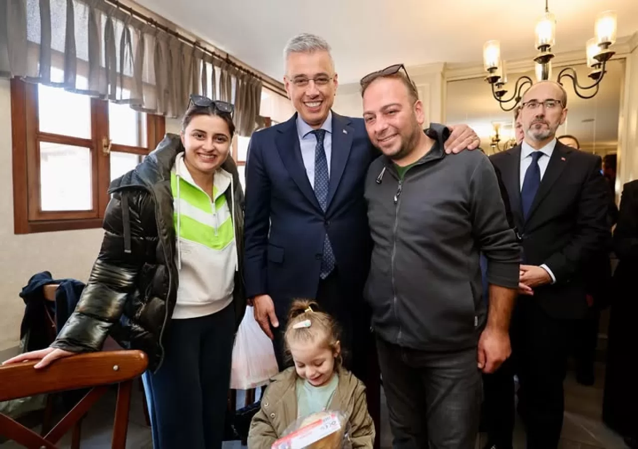 Amasya'da Minik Ziyaretçilerin Sevgi Dolu Hastane Ziyareti