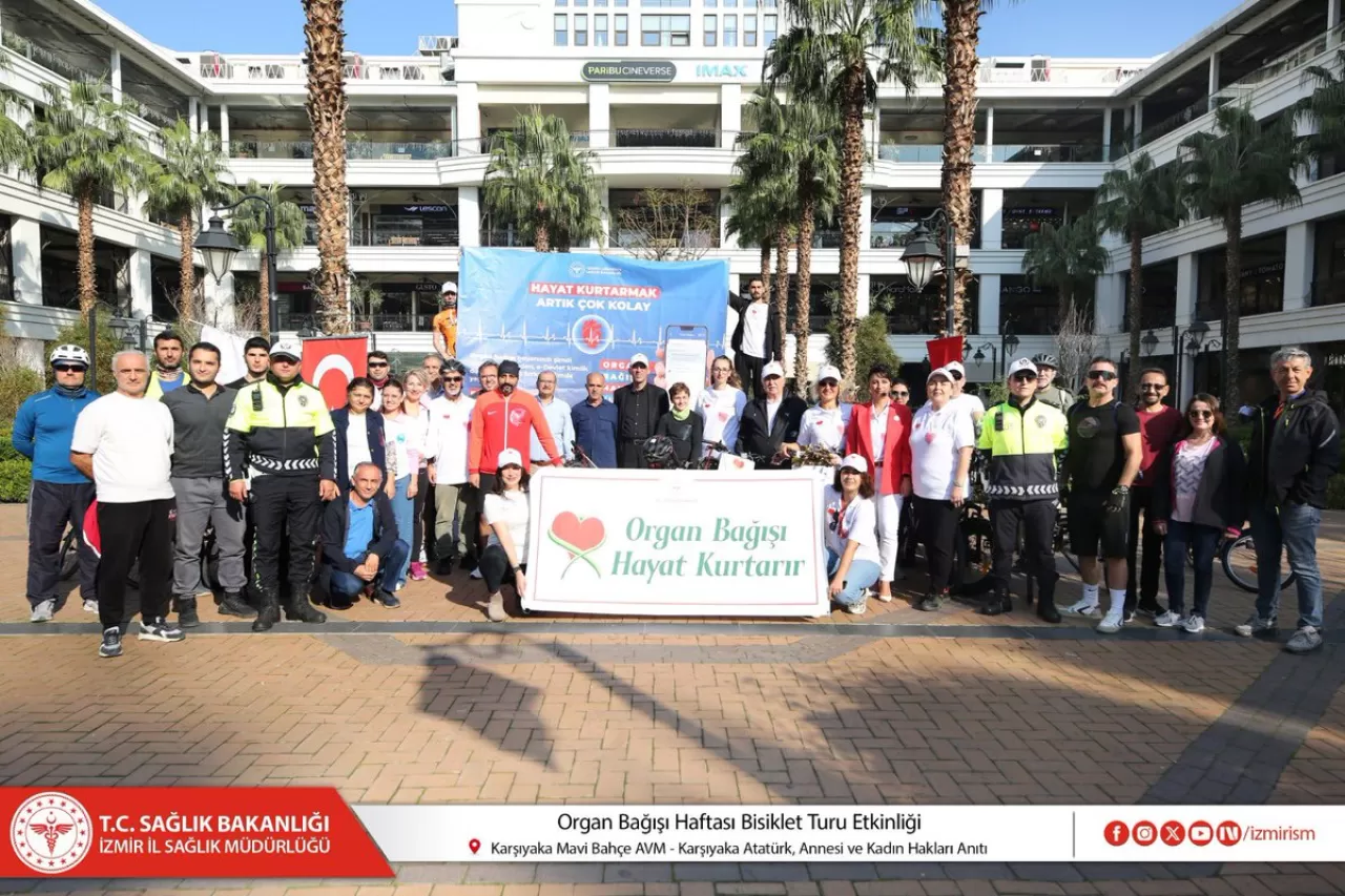İzmir'de Organ Bağışına Dikkat Çekmek İçin Geleneksel Bisiklet Turu Düzenlendi