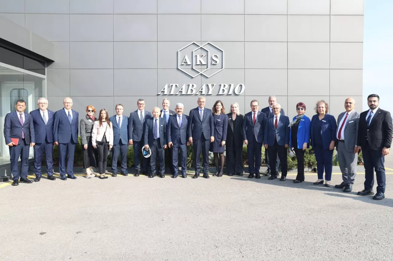 Sağlık Bakanı Memişoğlu, Atabay İlaç'ın Dilovası Tesisinde İncelemelerde Bulundu