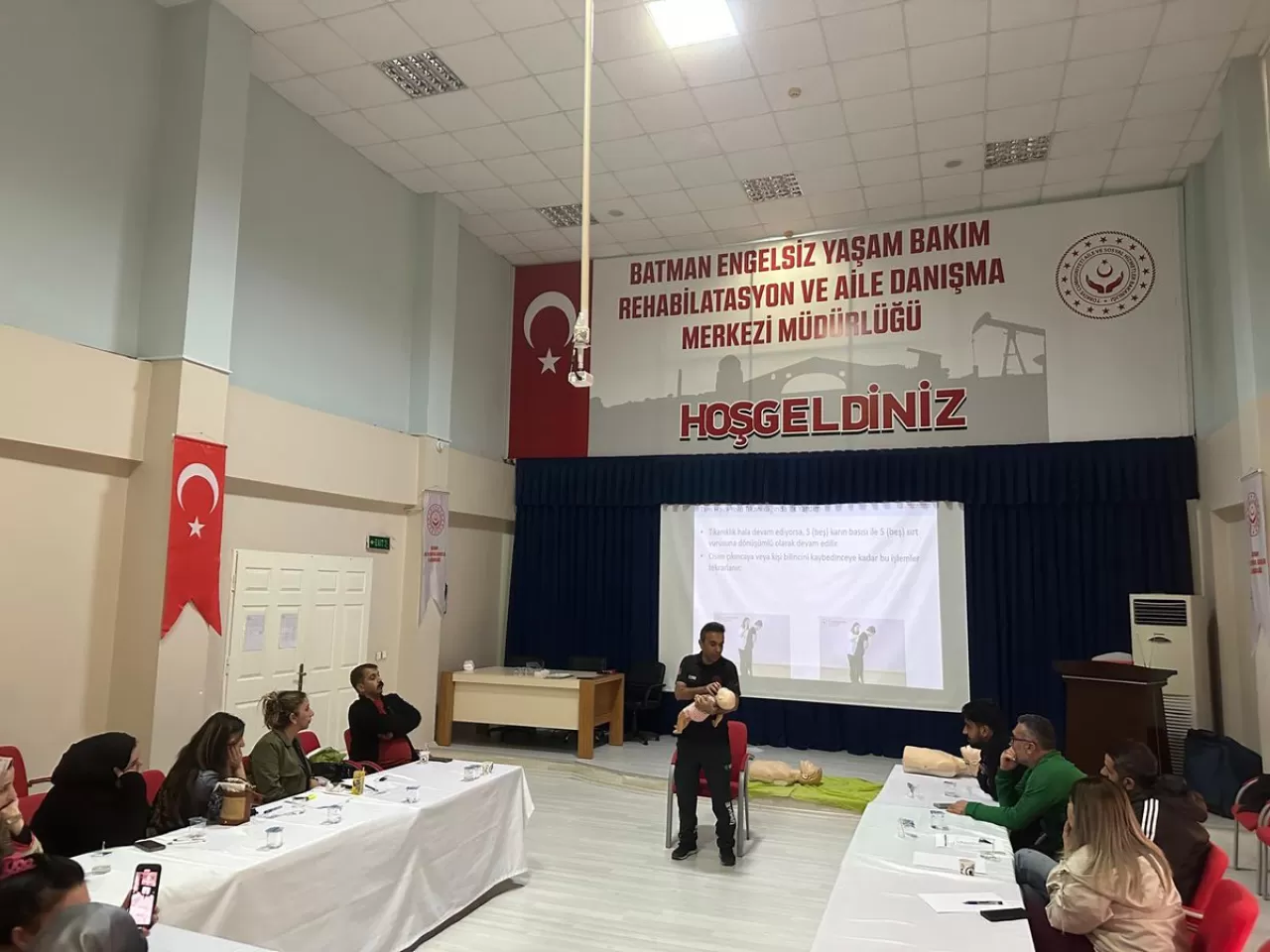 Batman'da Engelsiz Yaşam Merkezi Çalışanlarına İlkyardım Eğitimi