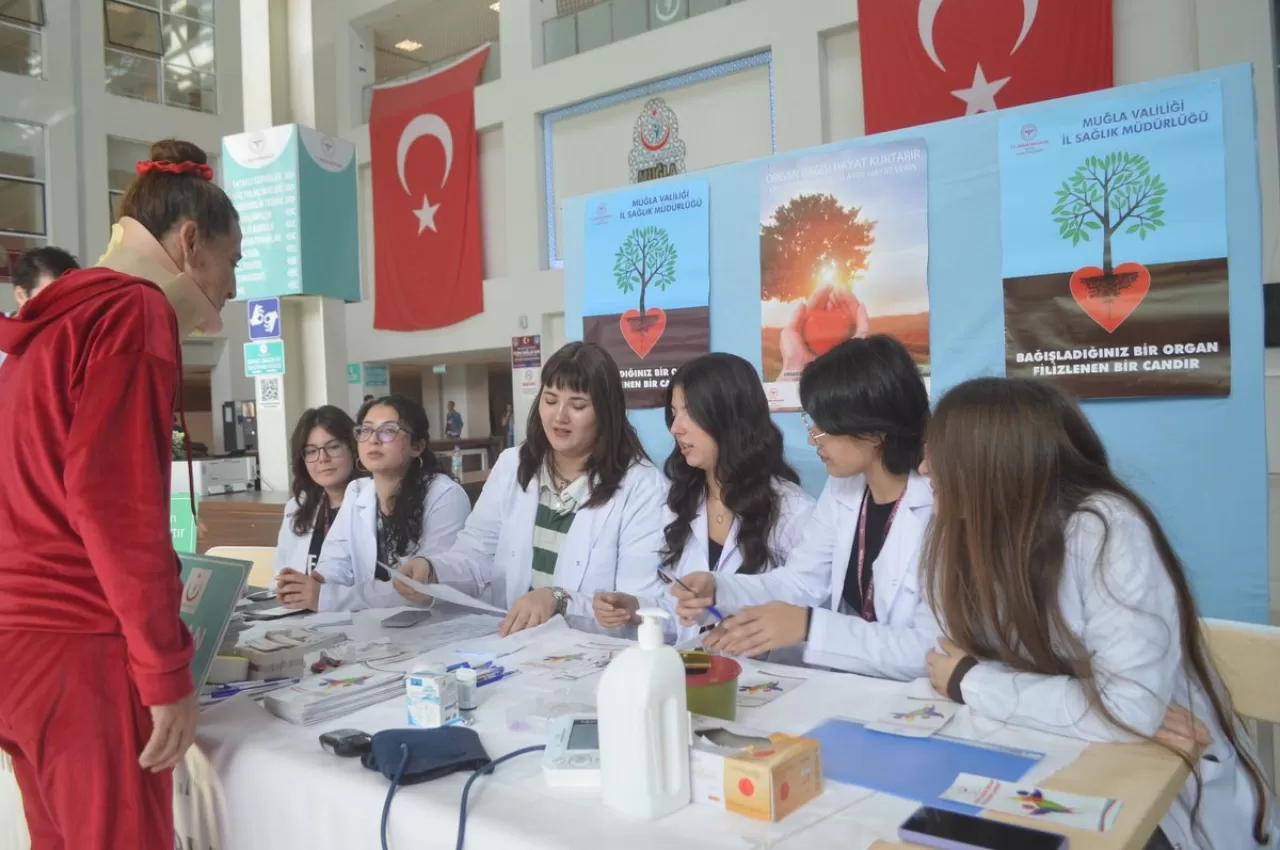 Muğla'da Organ Bağışı Stantında Vatandaşlara Bilgilendirme Yapıldı