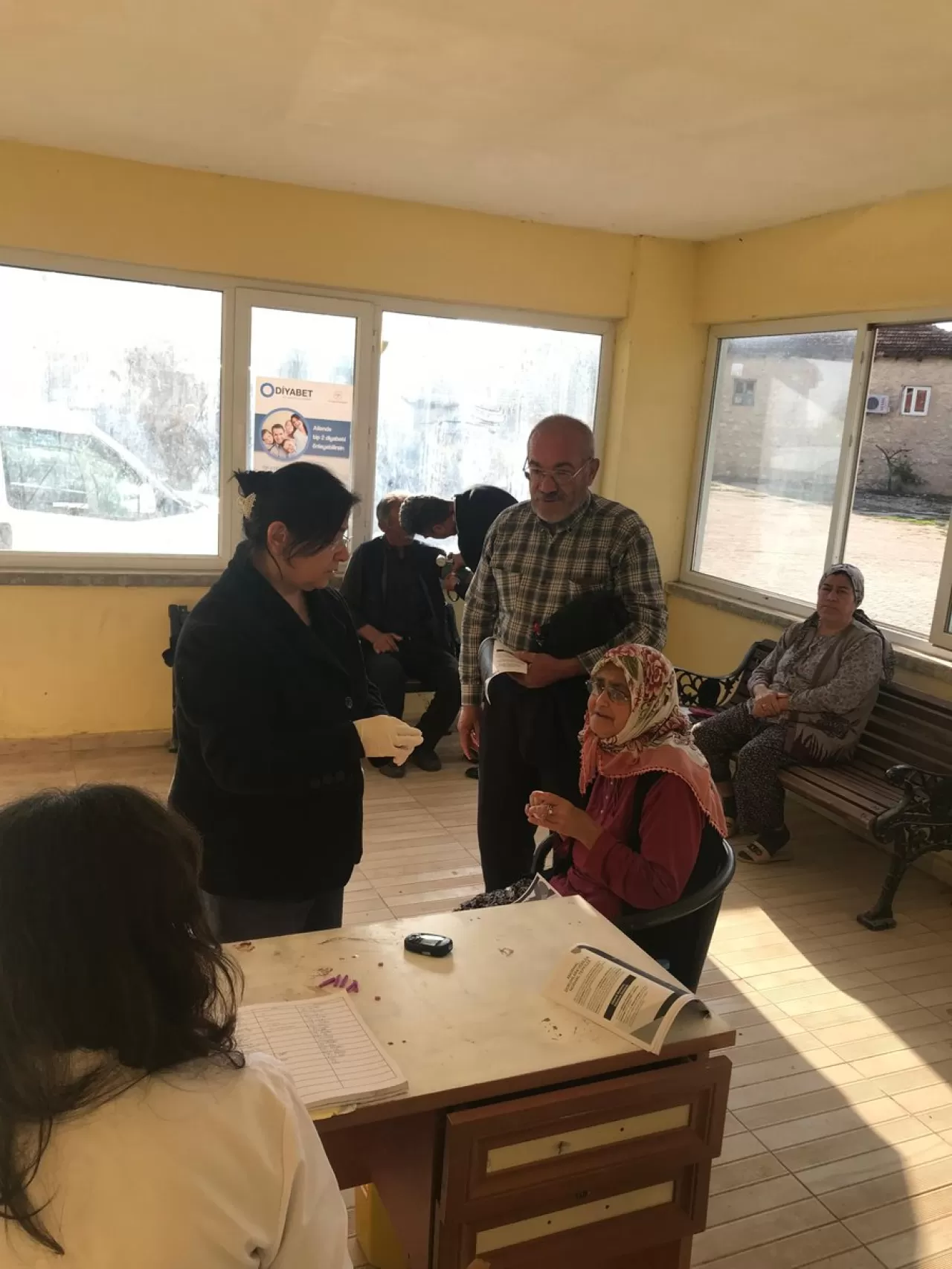 Denizli'de Halk Sağlığı Taraması: Pazaryeri ve Mahallelerde Ücretsiz Kan Şekeri Ölçümü