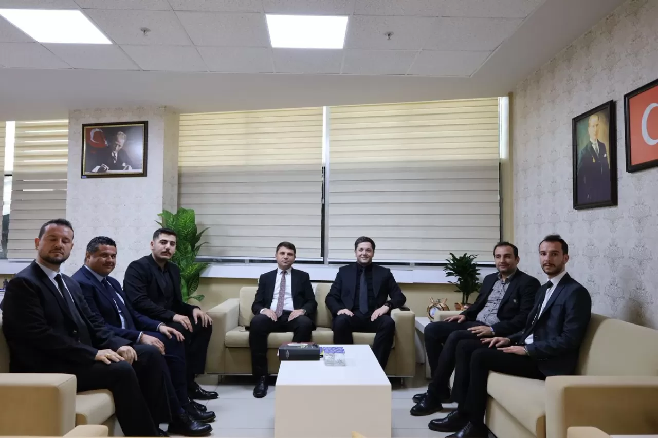 Balıkesir Ülkü Ocakları Başkanı, İl Sağlık Müdürü Dr. Miraç Çavdar'ı Ziyaret Etti