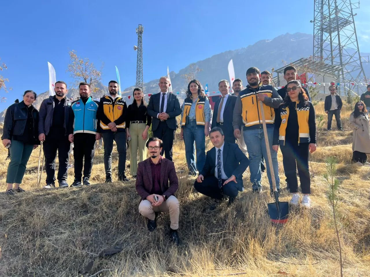 Hakkari'de Sağlık Çalışanlarından Anlamlı Fidan Dikimi