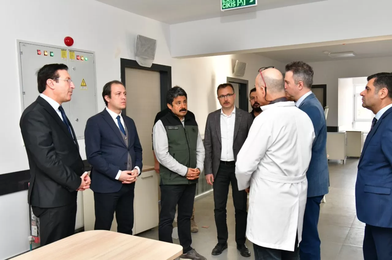 Kırşehir Valisi Murat Sefa Demiryürek, Kaman'daki Sağlık Tesislerinde İncelemelerde Bulundu