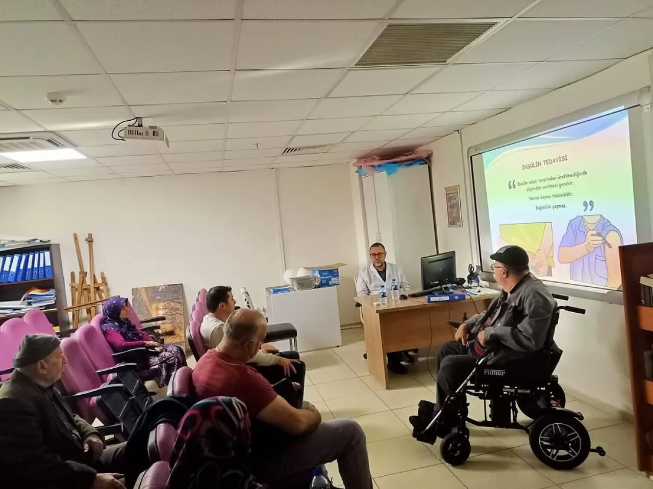 Safranbolu'da Diyabet Okulu Açıldı: Hastalar Eğitim Alarak Diplomalarını Aldı