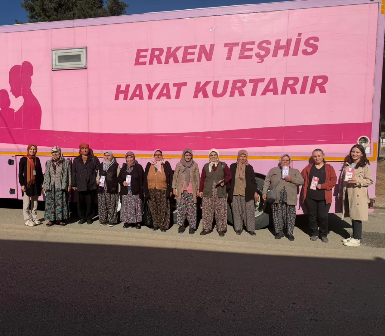 Mobil Kanser Tarama Tırı Beyağaç'ta Vatandaşlarla Buluşuyor