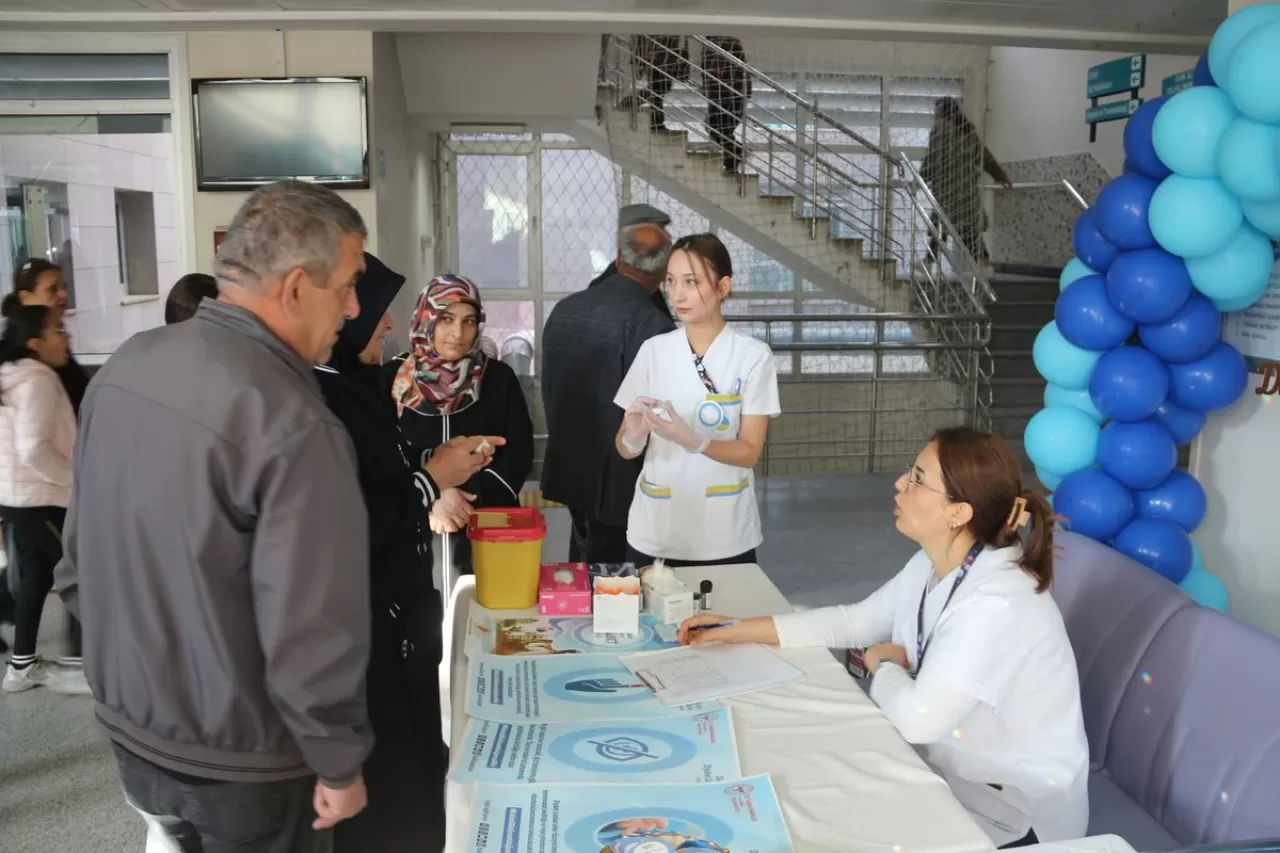 Kırşehir'de Dünya Diyabet Günü'nde Farkındalık Standı