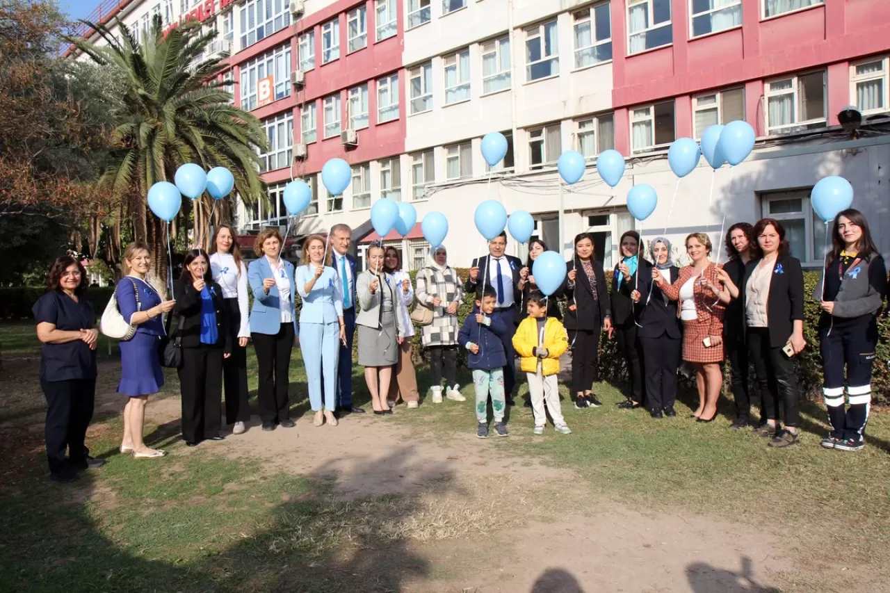 Denizli'de Diyabet Farkındalığı İçin Mavi Balonlar Gökyüzüne Bırakıldı