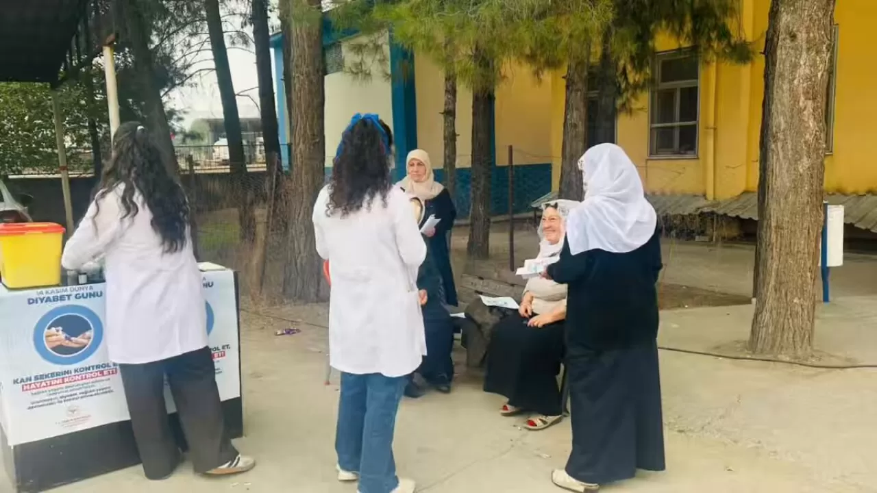 Siirt'te Dünya Diyabet Günü'nde Vatandaşlara Ücretsiz Şeker Ölçümü