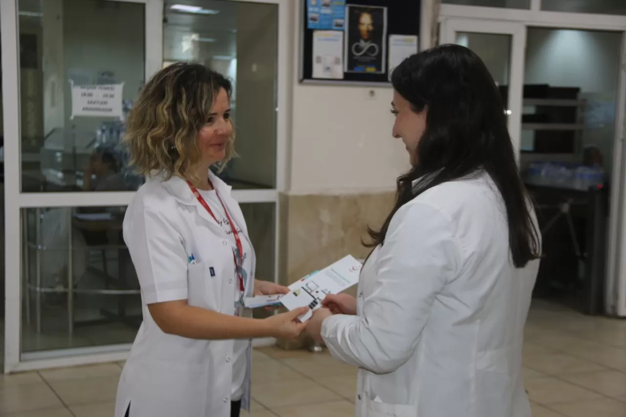 İzmir'de Sağlık Çalışanlarına Diyabet Farkındalık Eğitimi