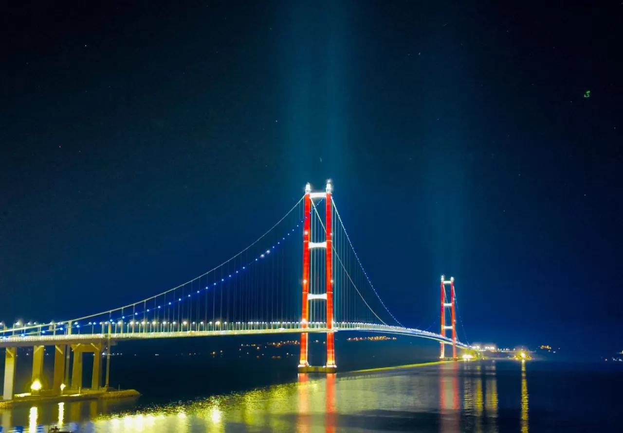 Dünya Diyabet Günü'nde 1915 Çanakkale Köprüsü Maviye Büründü