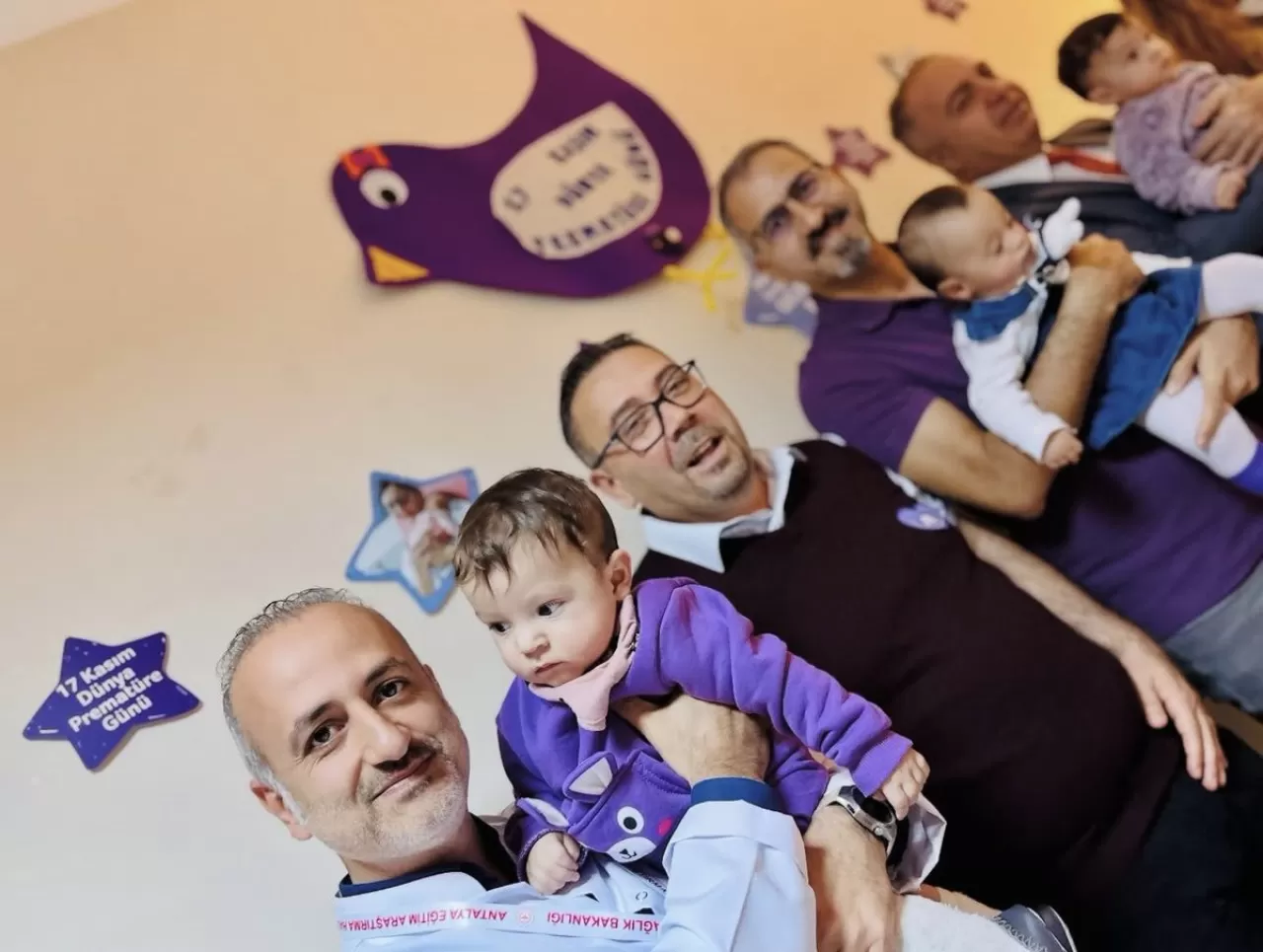 Antalya Eğitim ve Araştırma Hastanesi'nde Prematüre Bebekler ve Aileleri Kutlandı