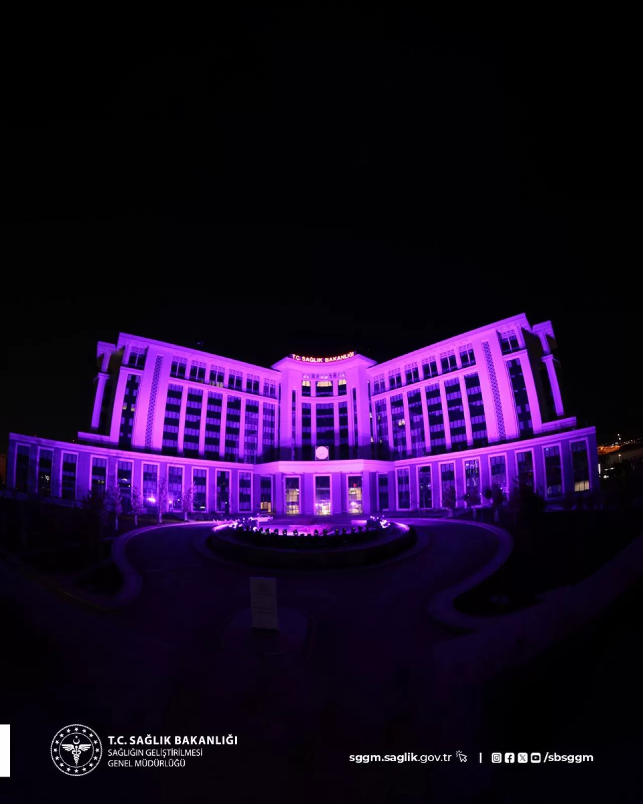 Sağlık Bakanlığı Dünya Prematüre Günü'nde Mor Işıkla Aydınlandı