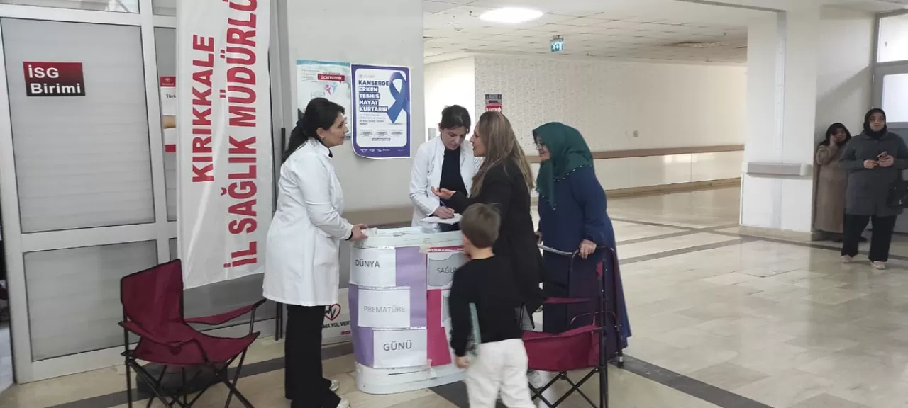 Kırıkkale'de Dünya Prematüre Günü'nde Farkındalık İçin Stant Açıldı