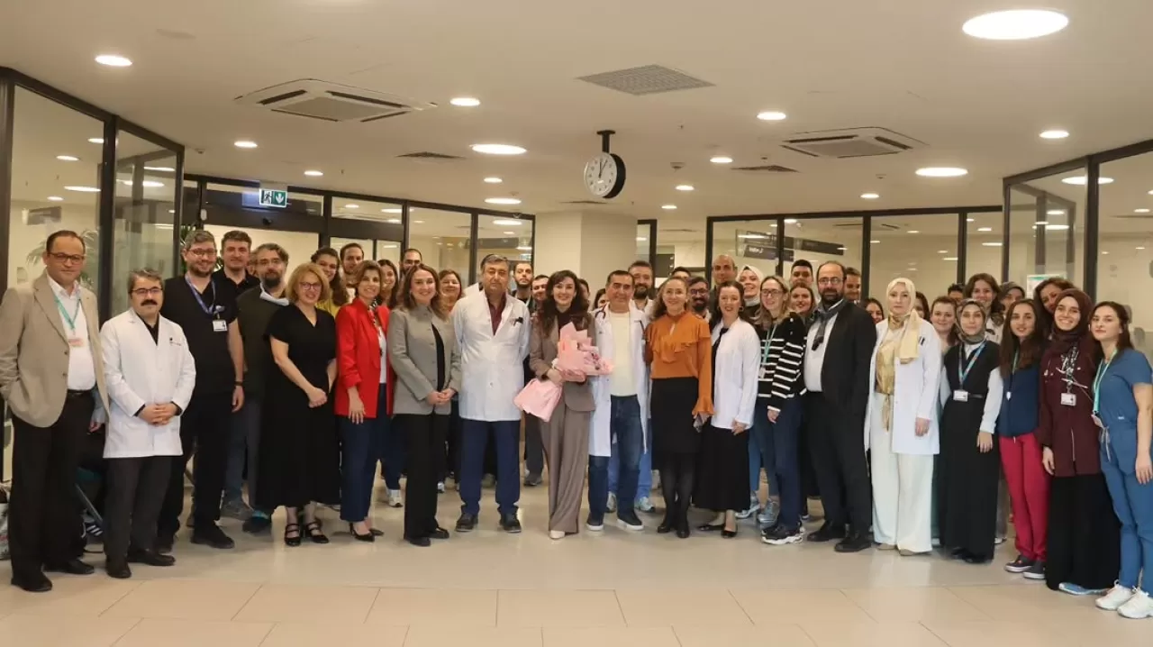 Dr. Esranur Dikici, Bursa Şehir Hastanesi'nde İç Hastalıkları Uzmanı Oldu