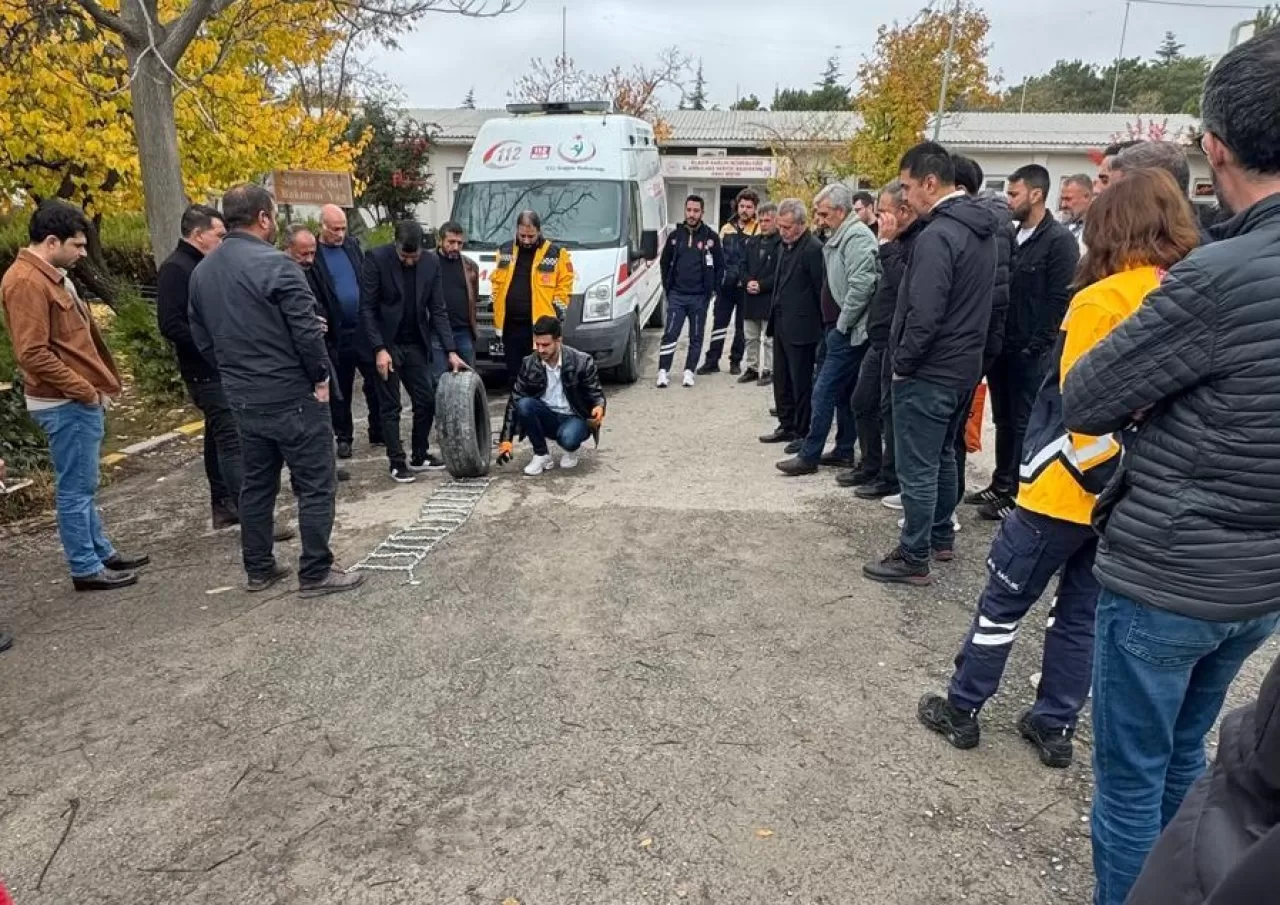Elazığ'da Ambulans Sürücülerine Güvenli Sürüş Eğitimi