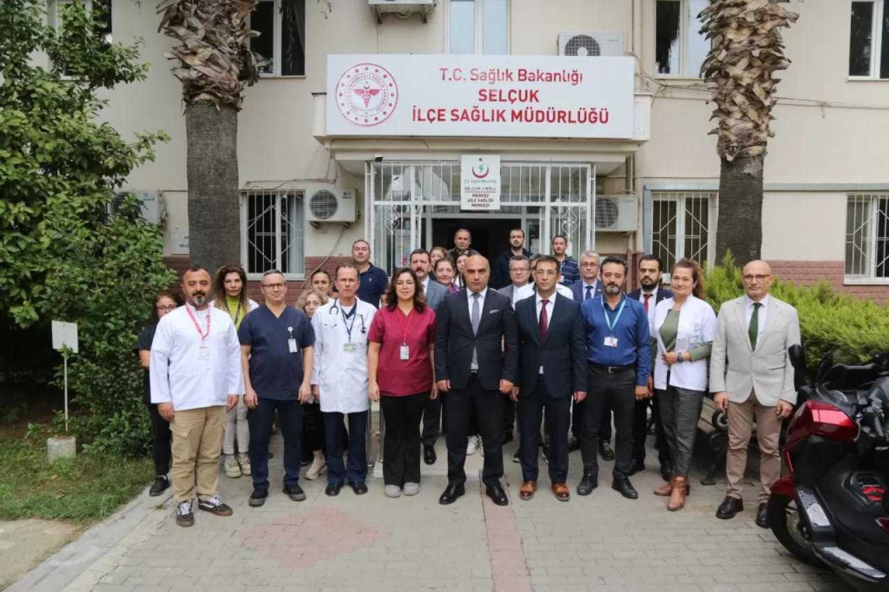 İzmir'de Birinci Basamak Sağlık Hizmetleri Yerinde İnceleniyor