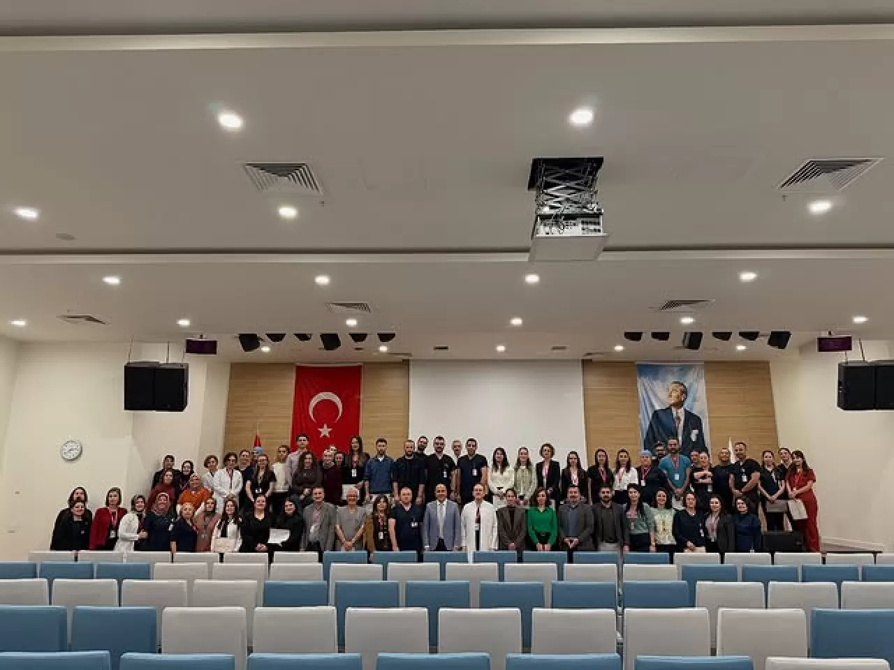 Yoğun Bakım Hemşireliği Sertifika Programı'ndan 10 Mezun