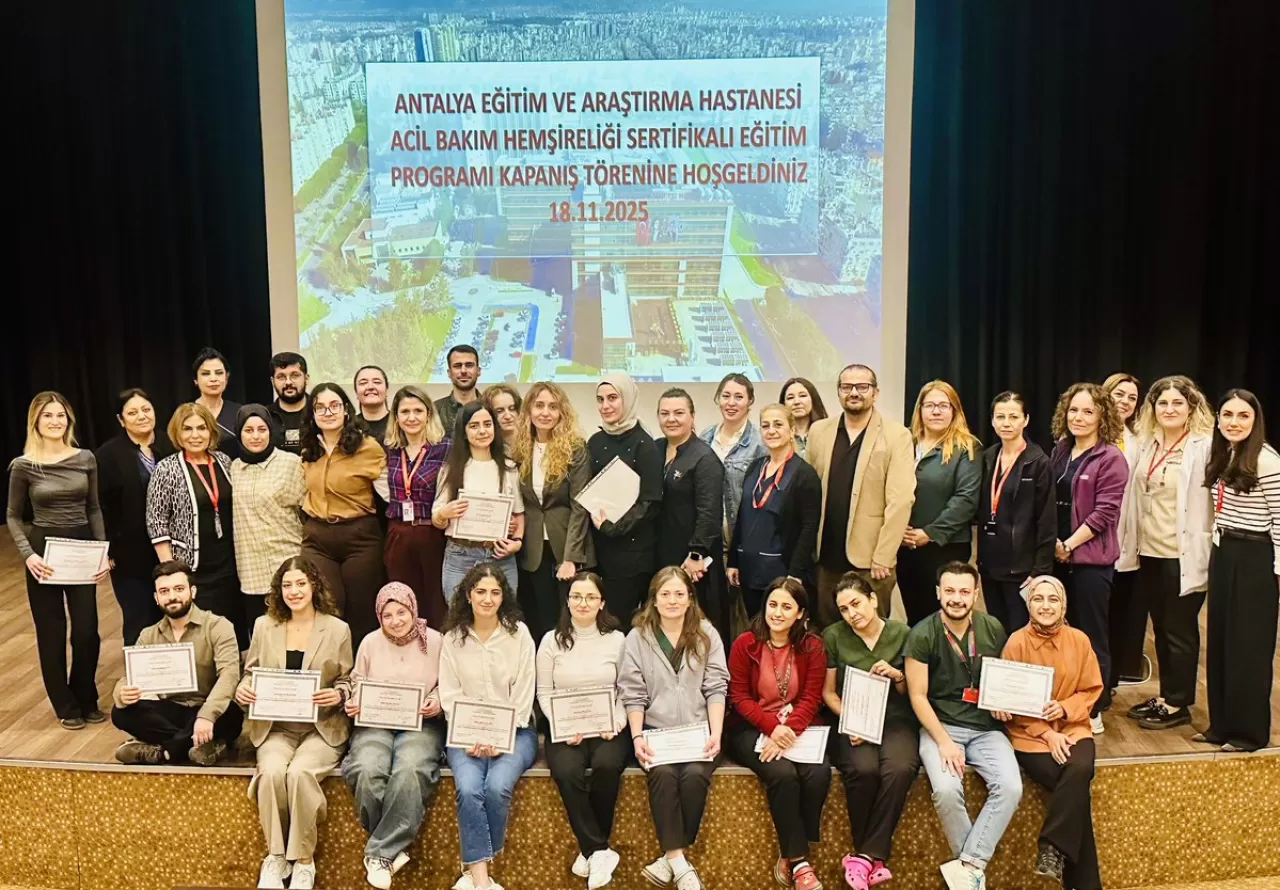 Antalya'da Acil Bakım Hemşireliği Sertifika Programı Tamamlandı