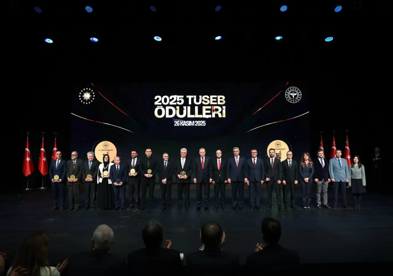11. Türk Tıp Dünyası Kurultayı ve 2025 TÜSEB Ödülleri Töreni Gerçekleştirildi