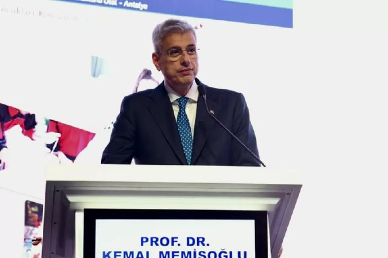 Sağlık Bakanı Memişoğlu, Çocuk Acil Tıp Kongresi'nde Konuştu