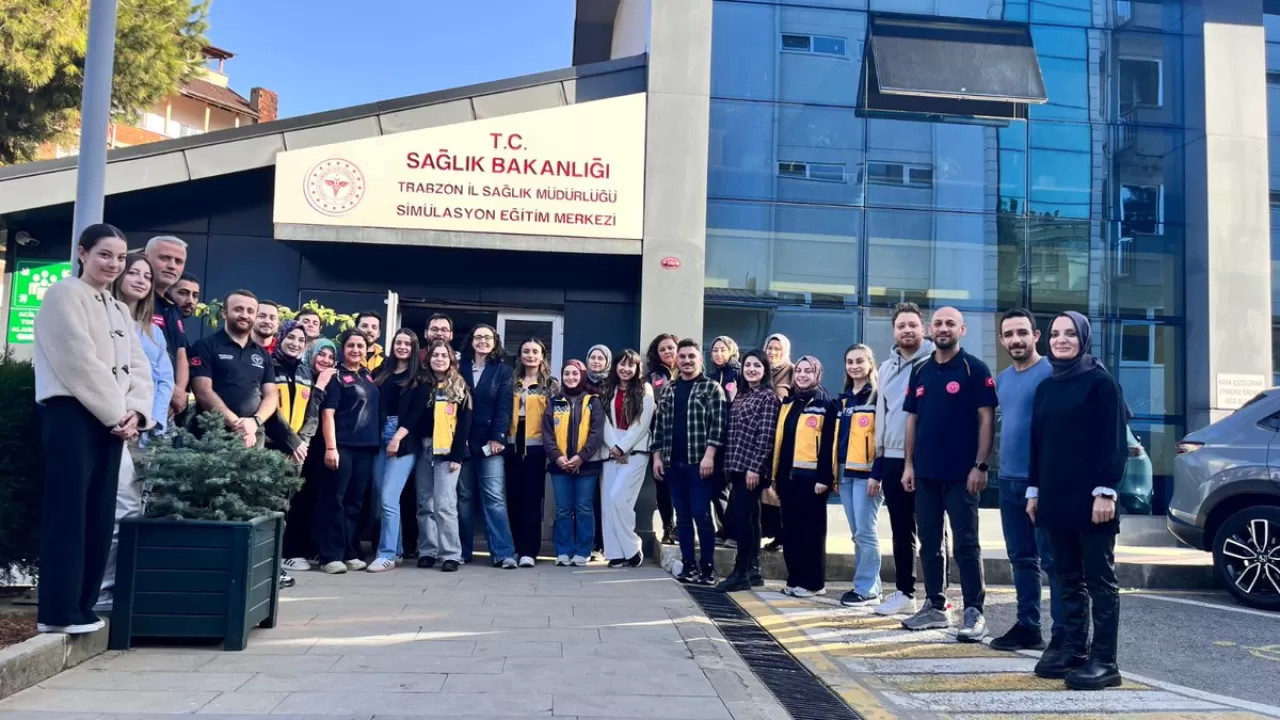 Trabzon'da Sağlık Çalışanlarına Yönelik Travma İleri Yaşam Desteği Eğitimi Düzenlendi