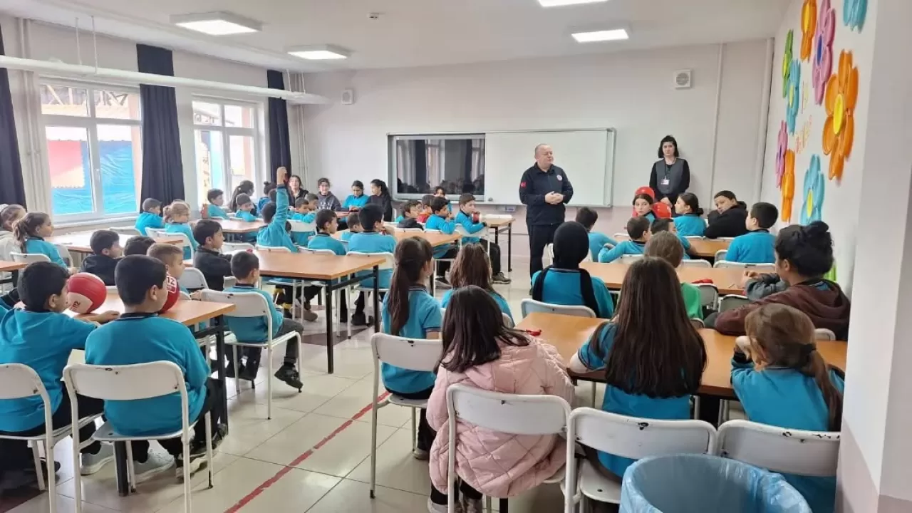Kastamonu'da Öğrencilere 112 Acil Çağrı Bilinci Eğitimi Verildi
