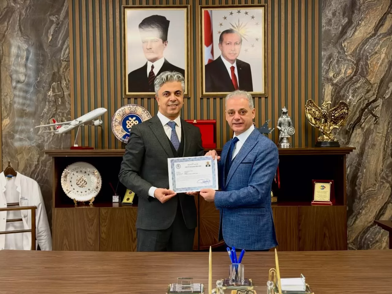 Erzincan'daki Hastane Başhekimi Prof. Dr. Ufuk Kuyrukluyıldız'a Üstün Başarı Belgesi