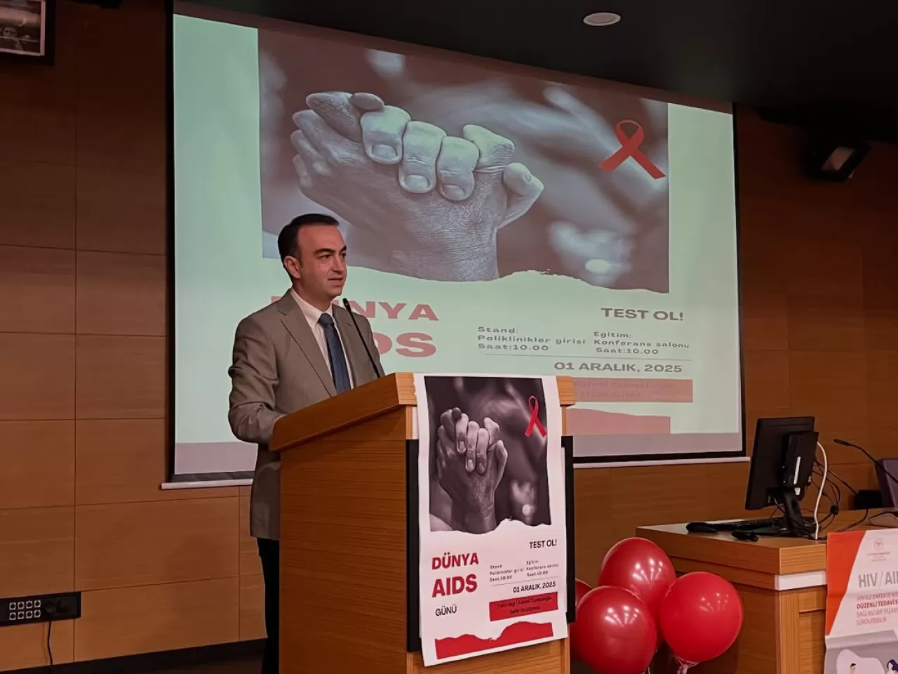 Tekirdağ'da Dünya AIDS Günü'nde Farkındalık Konferansı Düzenlendi