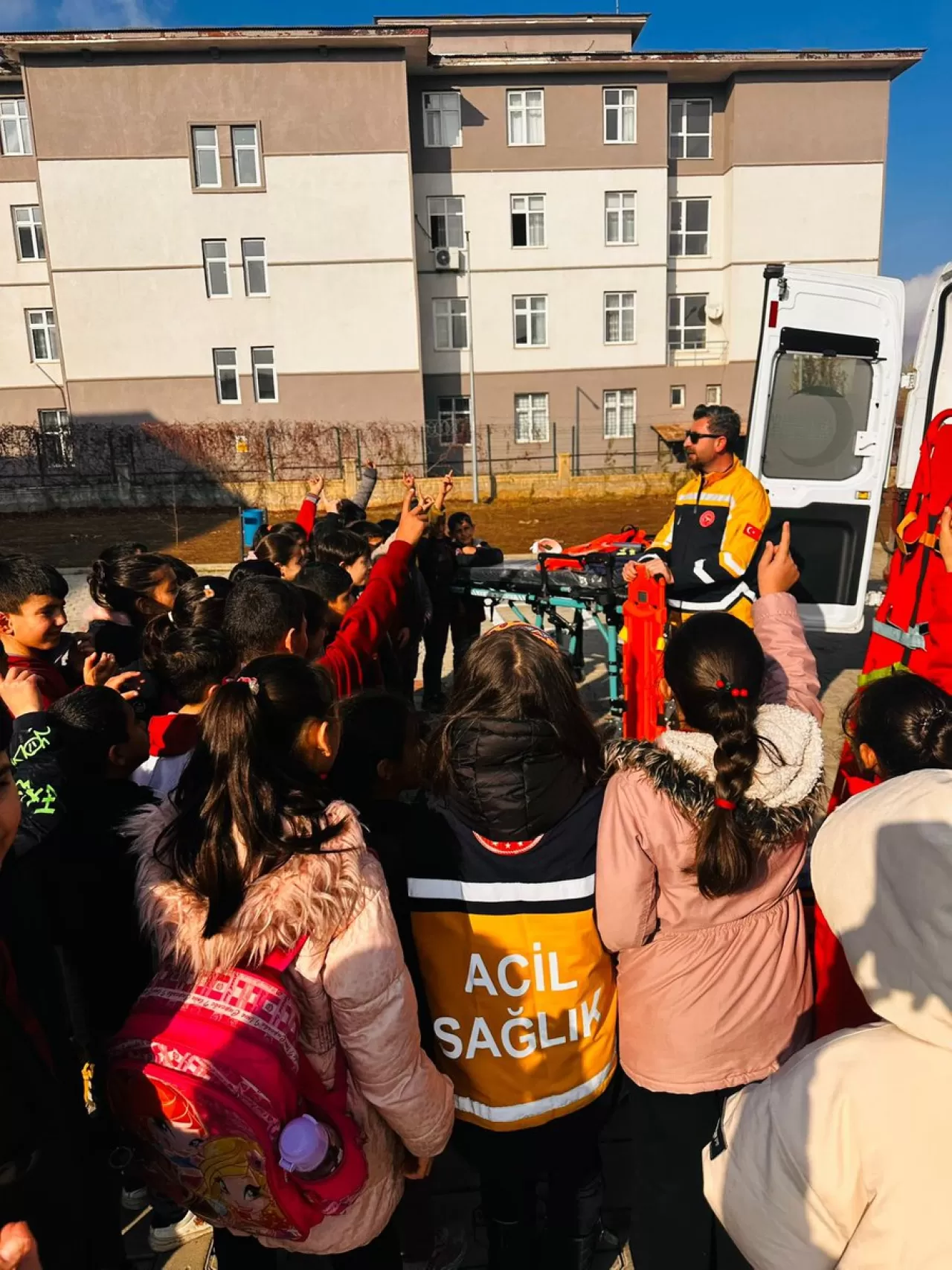 Muş'ta Minik Öğrencilere 112 Acil ve UMKE Tanıtımı