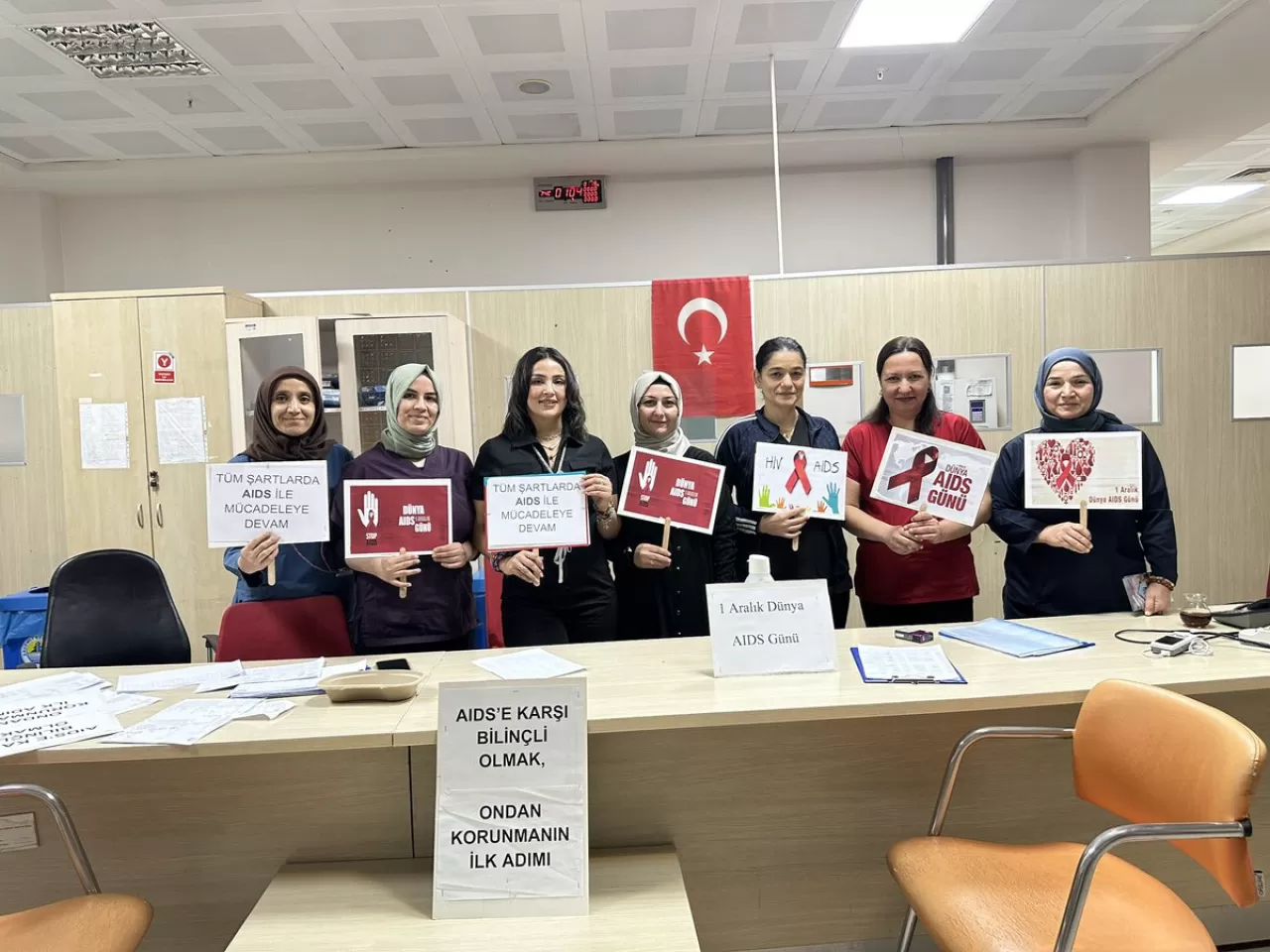 Mersin'de 1 Aralık Dünya AIDS Günü'nde Farkındalık Çalışması