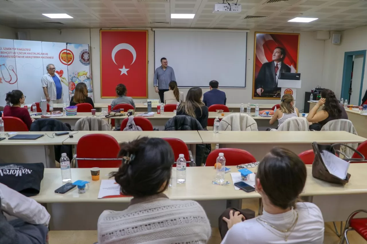 Dr. Behçet Uz Çocuk Hastanesi'nde 14. Kış Okulu Düzenlendi