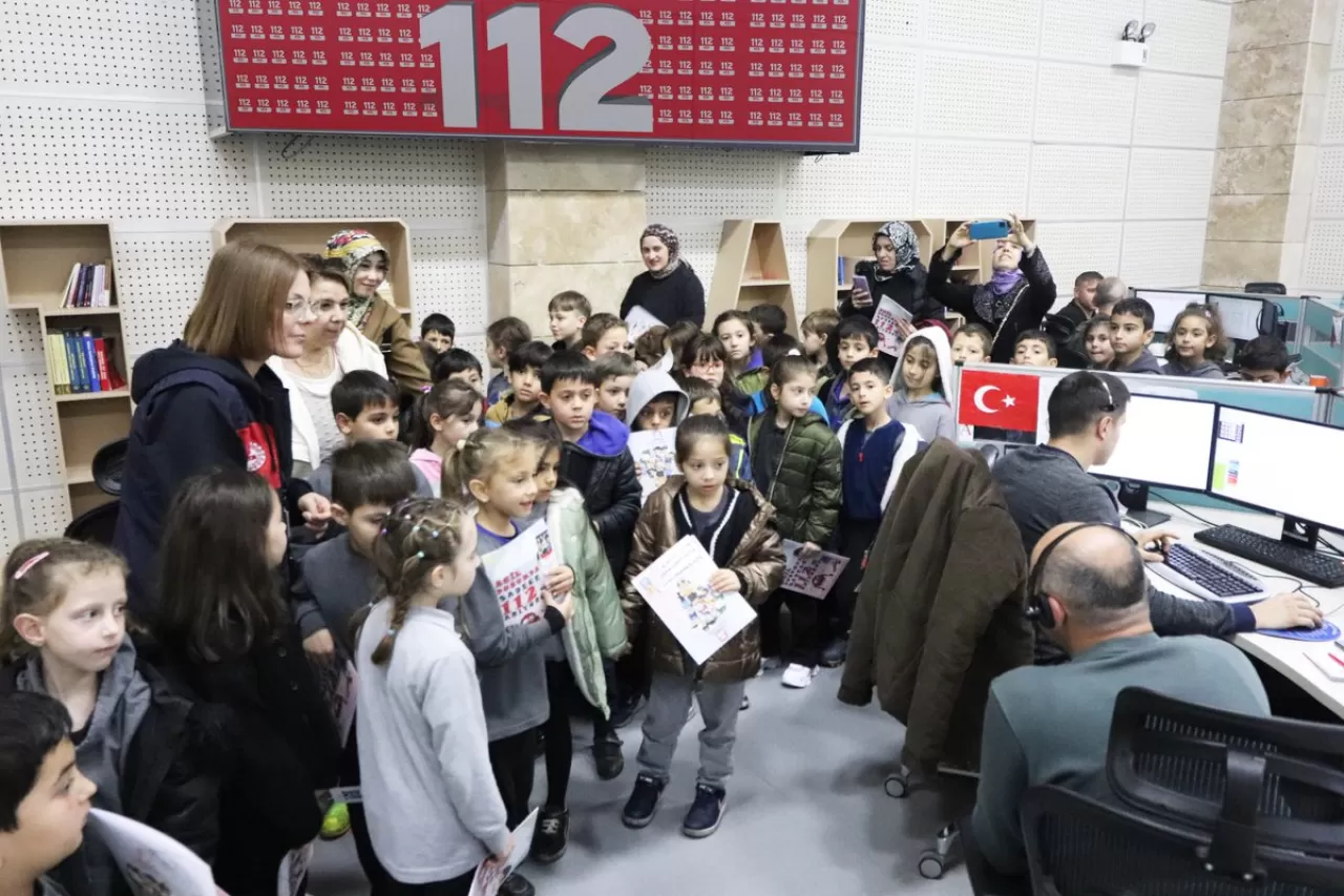 Samsun 112 Acil Çağrı Merkezi, İlkokul Öğrencilerine Yönelik Bilgilendirme Ziyareti Gerçekleştirdi