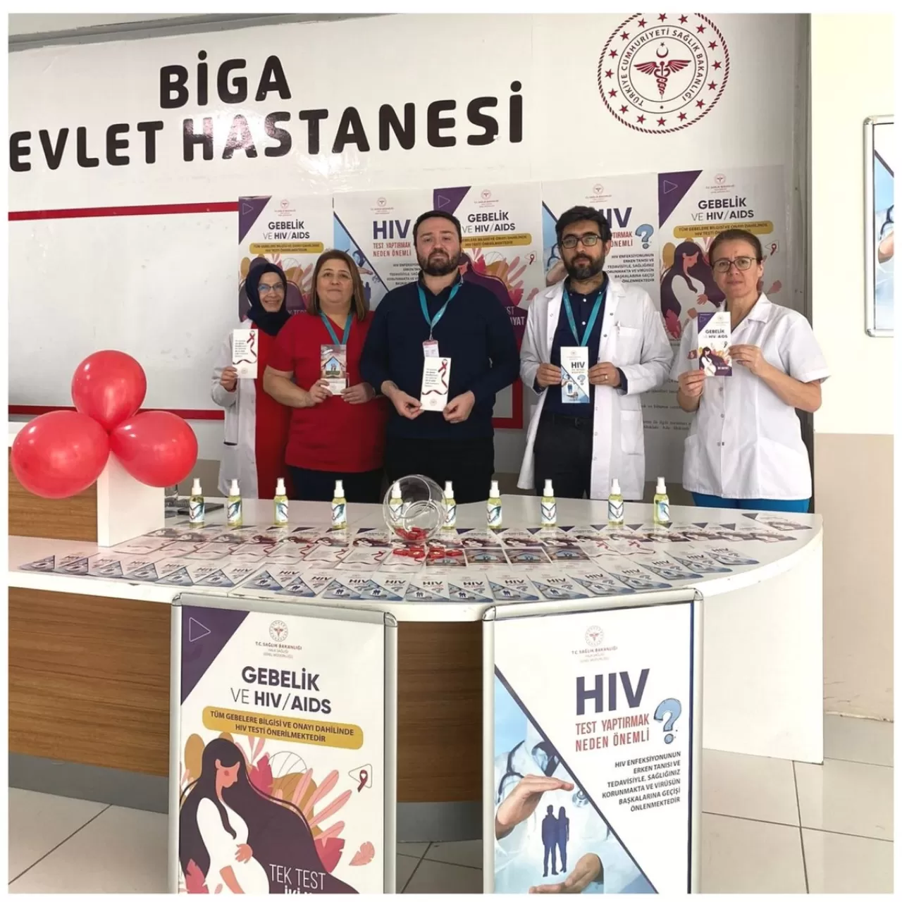 Biga Devlet Hastanesi'nde 1 Aralık Dünya AIDS Günü Farkındalık Standı Açıldı