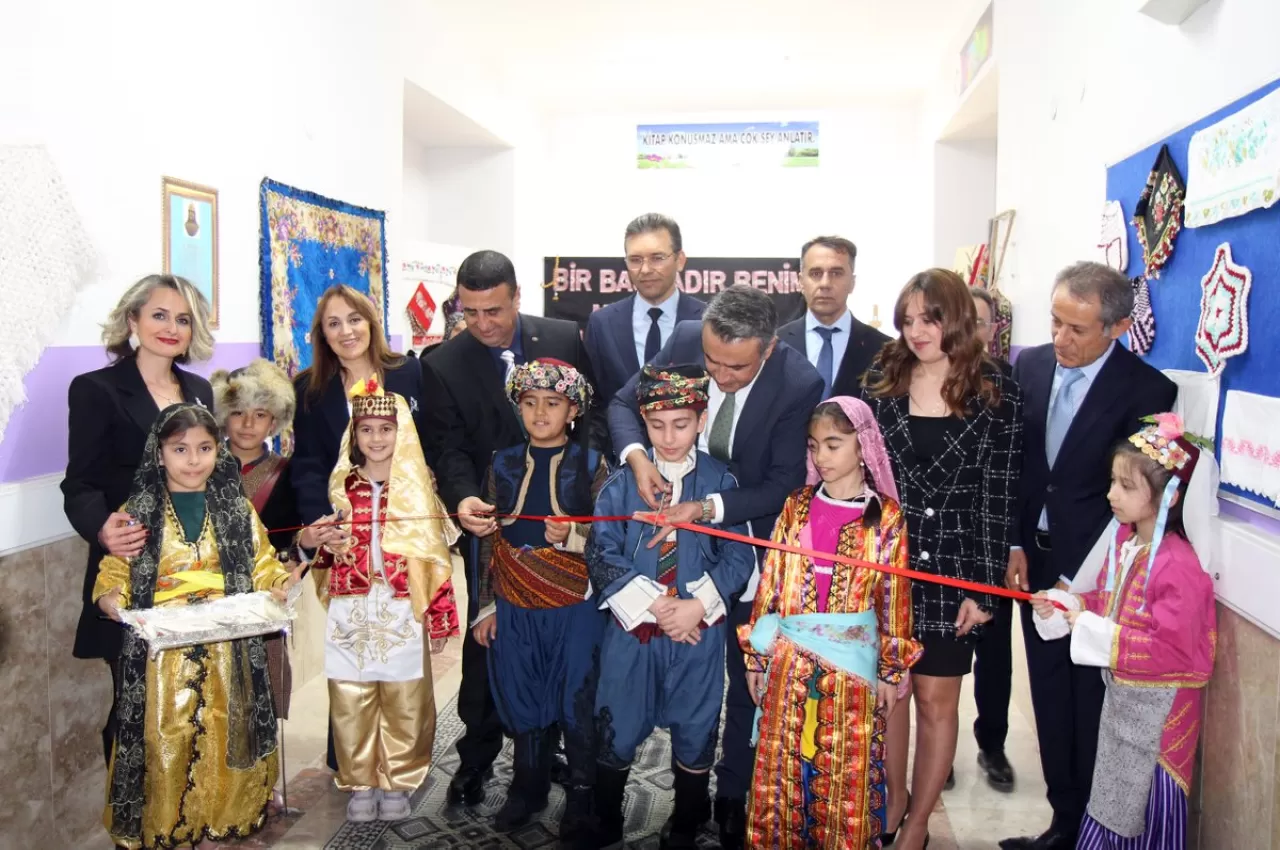 Denizli'de Öğrencilerin Milli Kültür Sergisi İlgiyle İncelendi