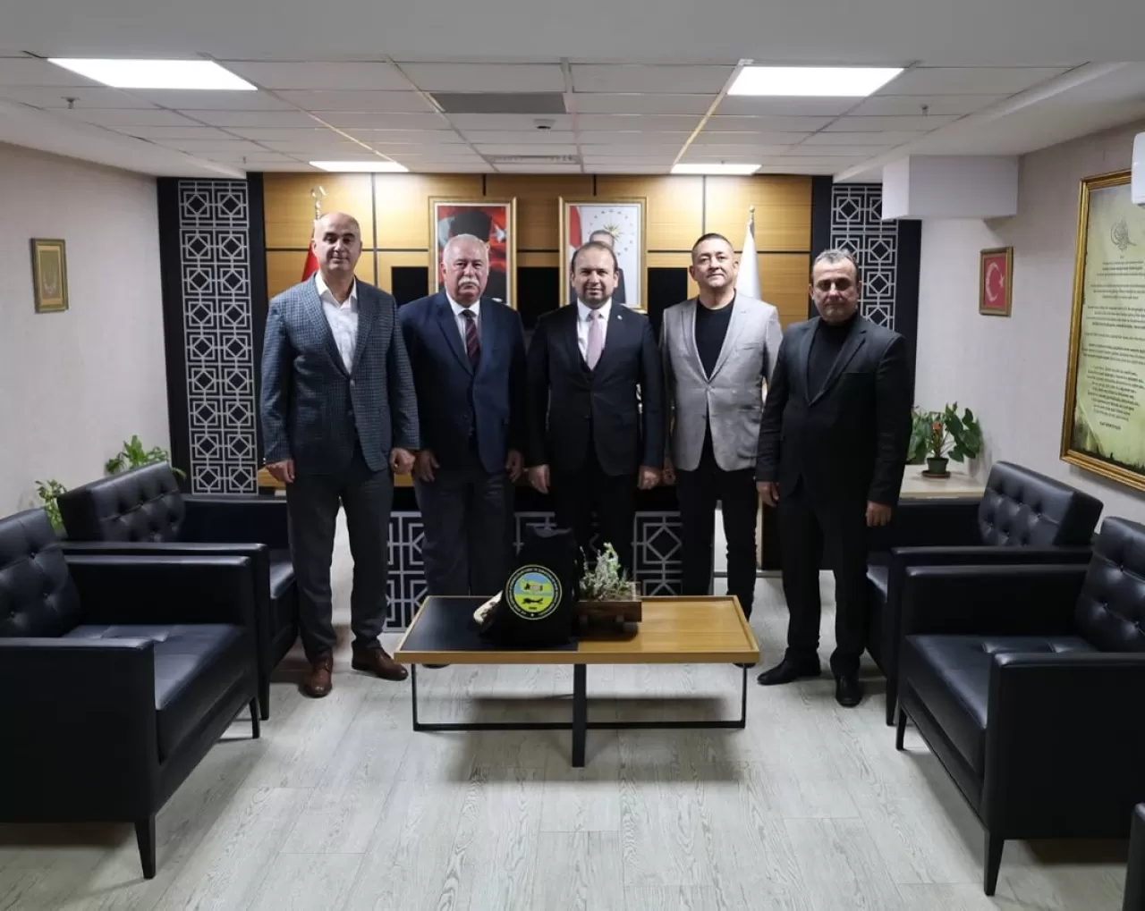 Aydın Şoförler Odası Başkanı, İl Sağlık Müdürü Eser Şenkul'u Ziyaret Etti