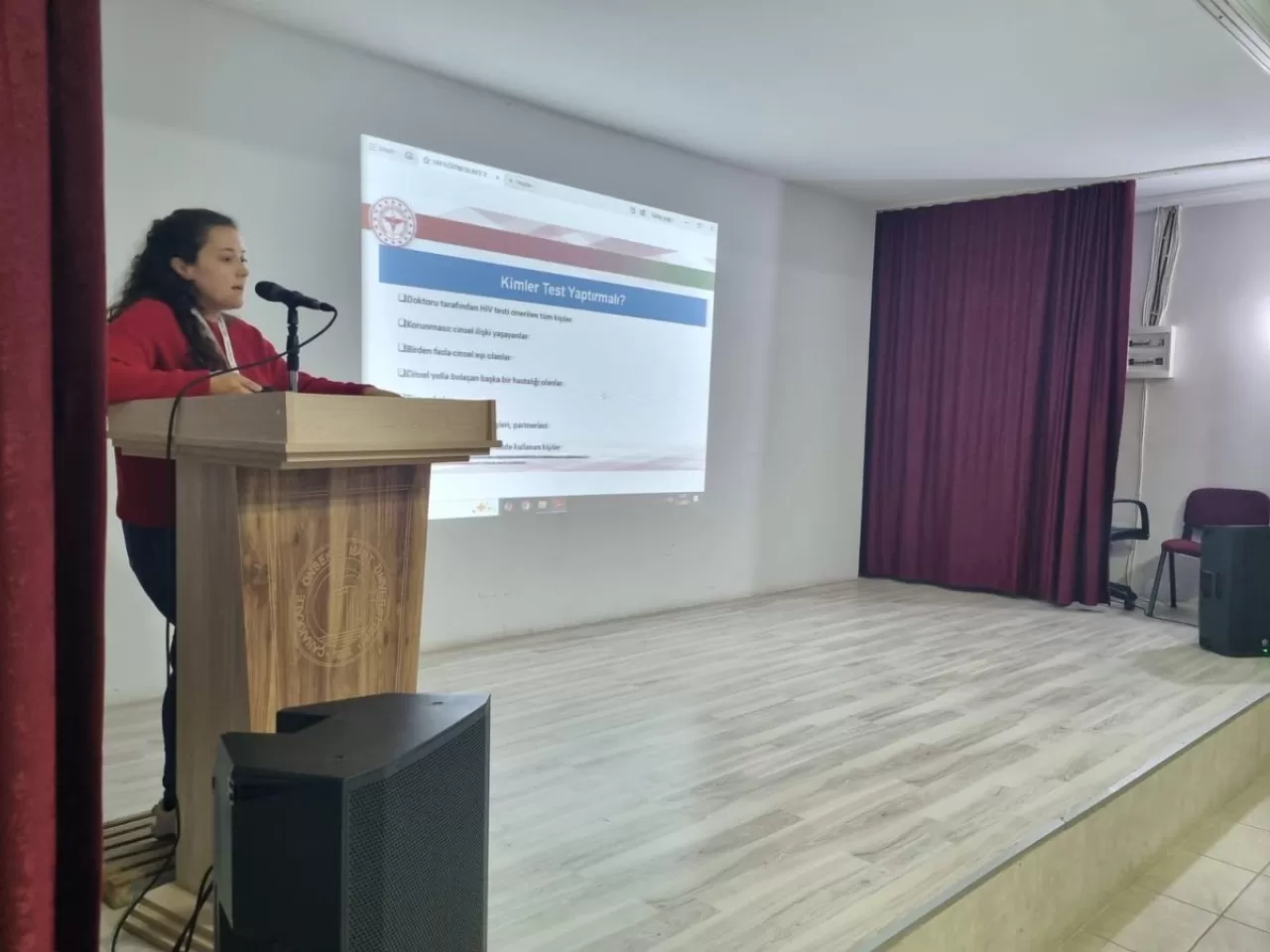 Gelibolu'da Öğrencilere HIV/AIDS Farkındalık Eğitimi