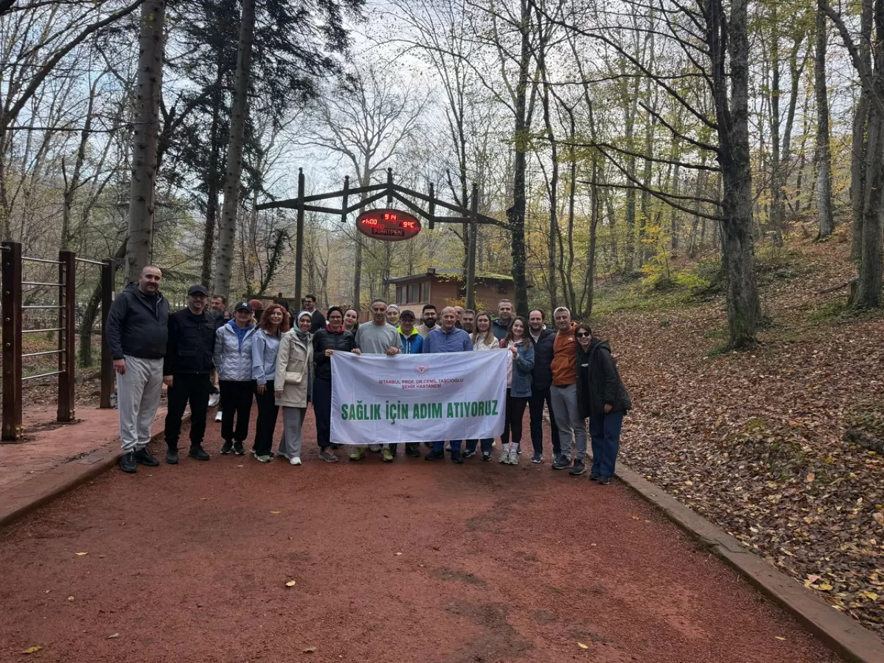 Prof. Dr. Cemil Taşcıoğlu Şehir Hastanesi Çalışanları Belgrad Ormanı'nda Sağlık Yürüyüşü Düzenledi