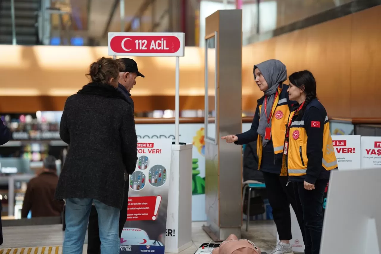 Trabzon'da 112 Acil Sağlık Hizmetleri Haftası'nda Halka Yönelik Bilinçlendirme Çalışmaları Yapıldı