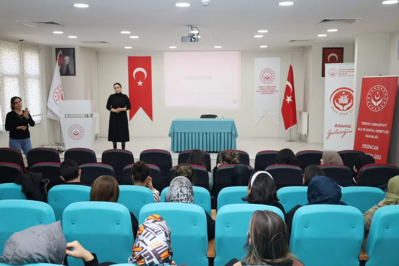 Erzincan'da Çocuk İzlem Merkezi İşleyişi Konusunda Personel Eğitimi