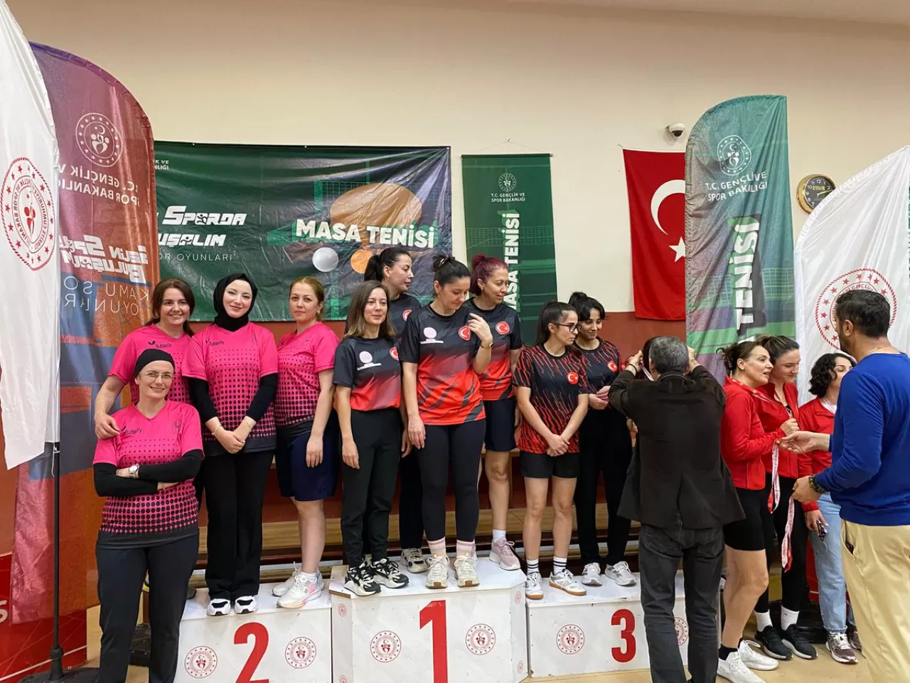 Rize İl Sağlık Müdürlüğü Personeli, Masa Tenisinde Türkiye İkincisi Oldu